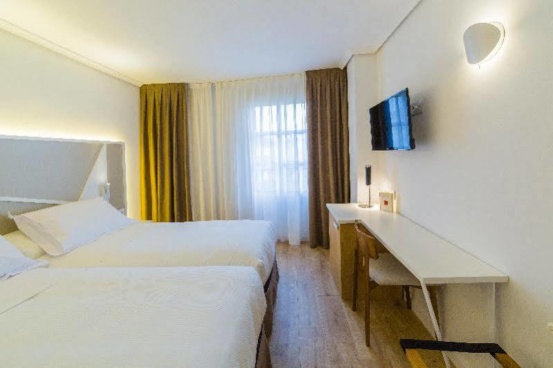 Hospedium Hotel Canitas Maite Gastronomico 카사스 이바녜스 외부 사진